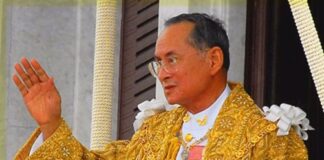 13 ต.ค. ทรงเสด็จคืนสู่ฟากฟ้าสุราลัย ปวงข้าพระพุทธเจ้า น้อมศิระกราบอาลัย เทิดทูน ธ ไว้ เหนือเศียรเกล้า ตราบชั่วนิรันดร์